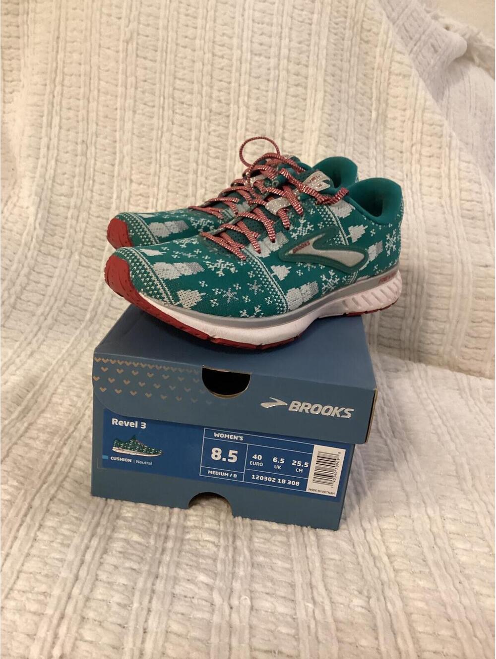 Brooks Revel 3 2019 Christmas Green Ugly Sweater Limited Edition